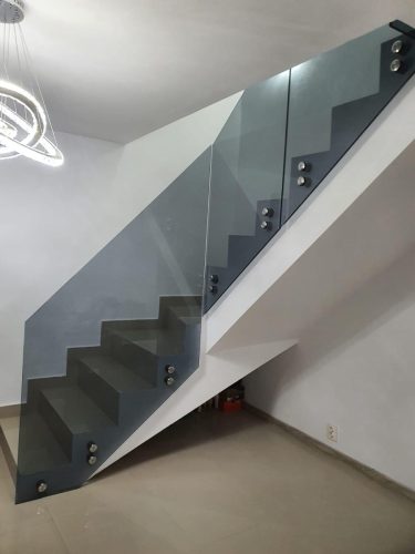Balustradă sticlă scări