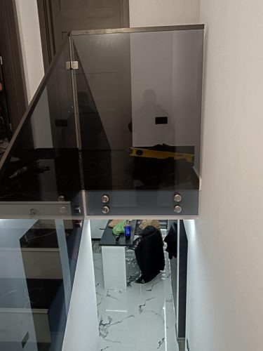 Balustradă sticlă scări