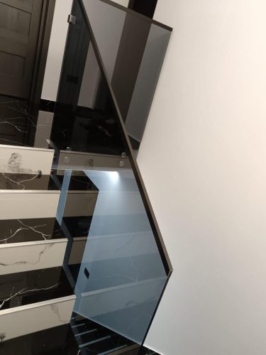 Balustradă sticlă scări